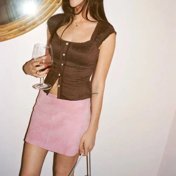 Reformation Alabama Top
Reformation x Devon Lee Carlson
$168
Chocolate Cake - Picture 1 of 5